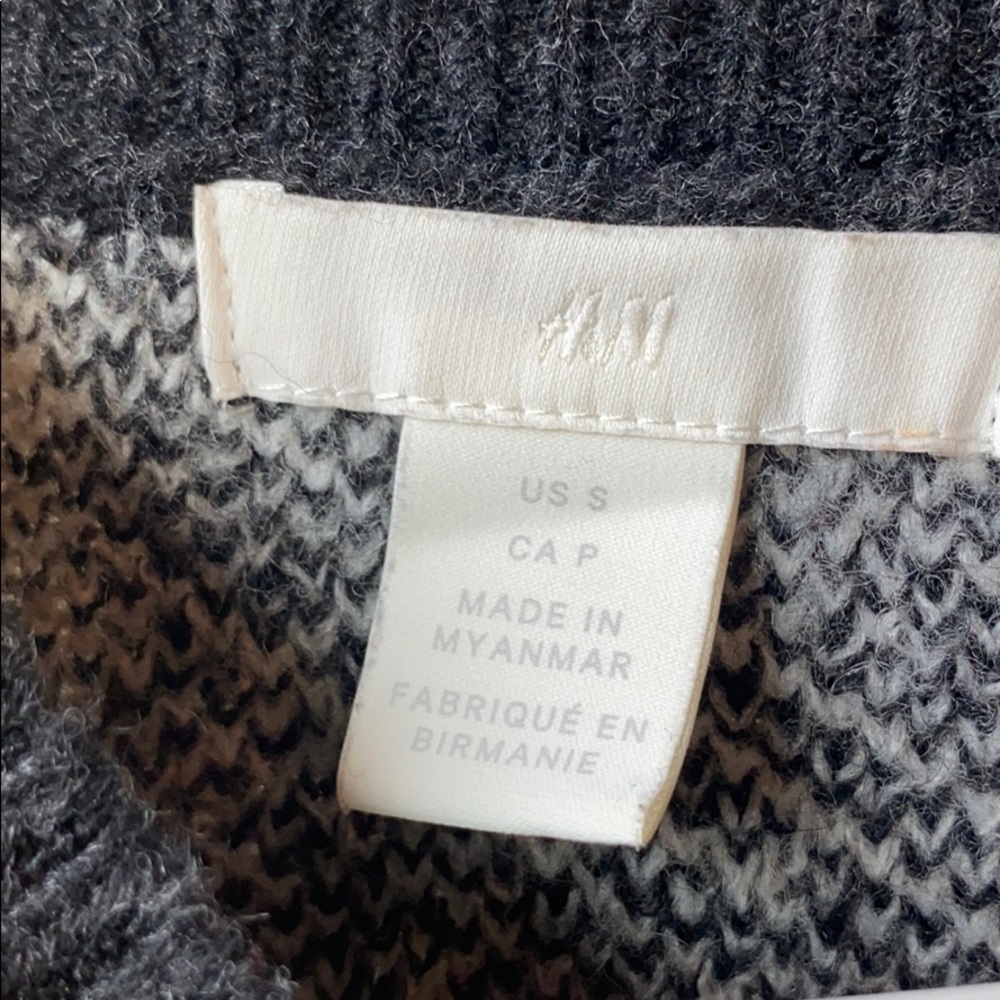 Checkered Sweater - Picture 3 of 4